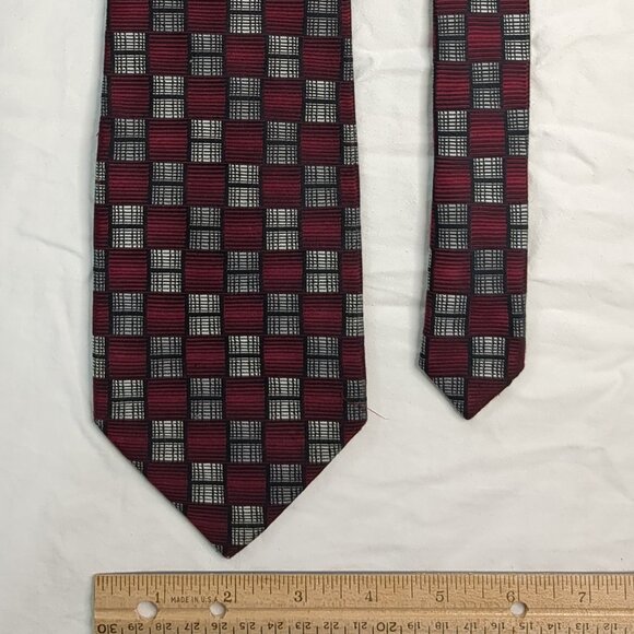100% Silk Red with Gray Squares Fabio Fazio Necktie - Picture 4 of 5